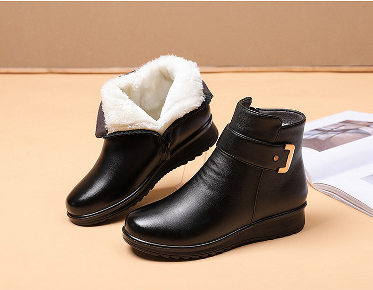 Women's Black Boots with Ankle Height and Faux Fur Trim | Lining, Zip Closure, Non-Slip Sole | For Winter | Size 5-7