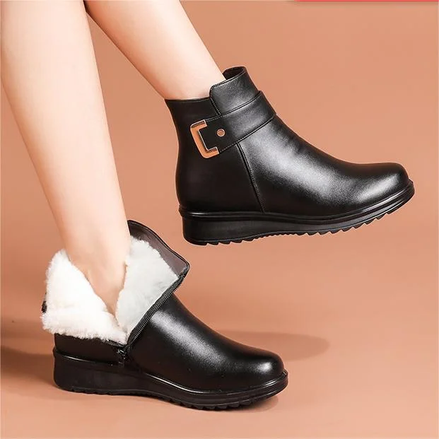 Women's Black Boots with Ankle Height and Faux Fur Trim | Lining, Zip Closure, Non-Slip Sole | For Winter | Size 5-7